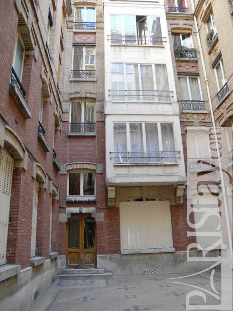 One bedroom Paris apartment long tem rental Bastille gare de lyon