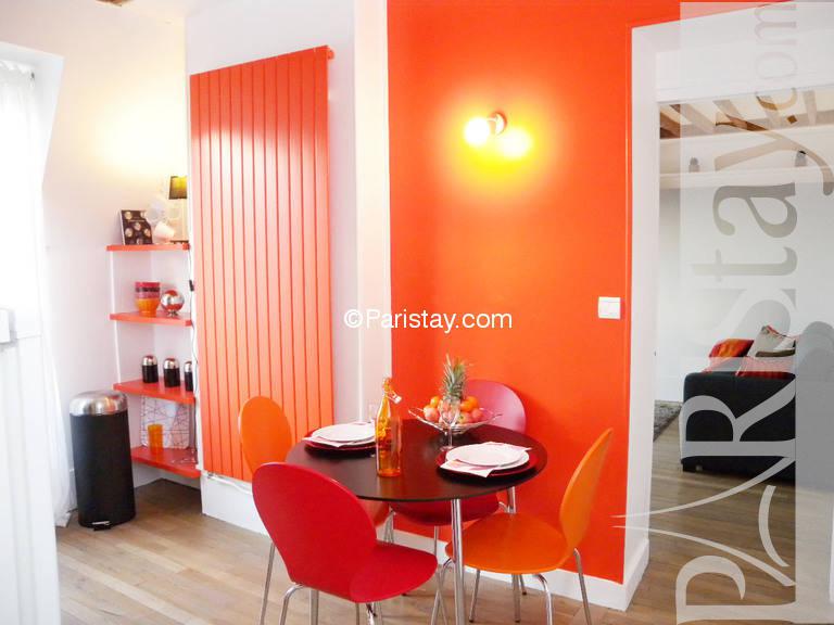 Salon Gris Taupe Bois : Paris location meublée Appartement type T2 Wagram 1 bedroom Salon Gris Taupe Bois : Paris location meublée Appartement type T2 Wagram 1 bedroom