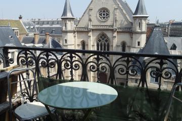 Apartment Paris Balcony on Arts et Metiers