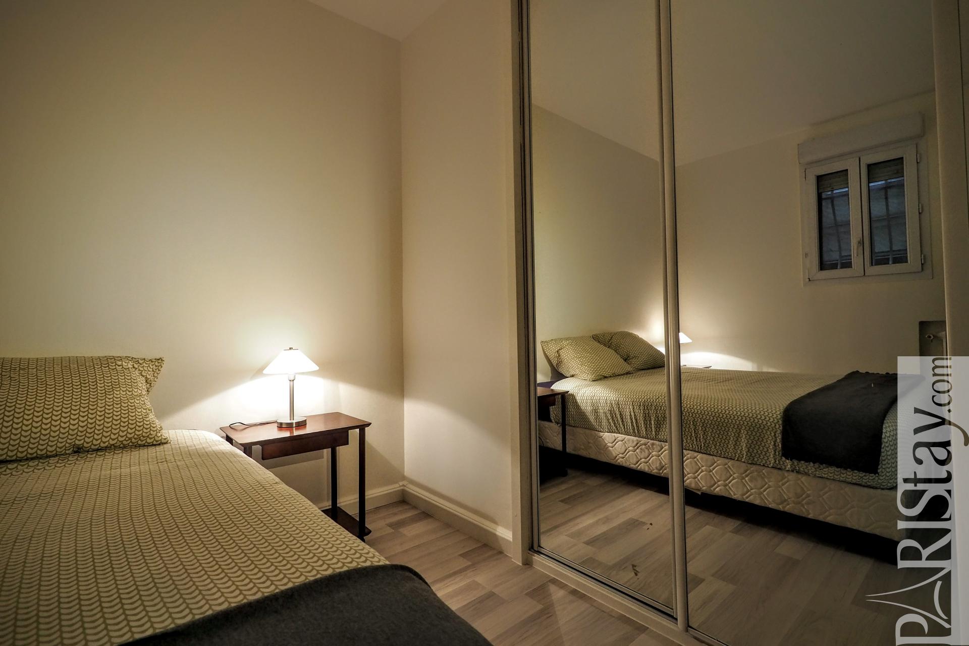 Salon Gris Taupe Bois : Location appartement T3 Paris 2 chambres quartier Wagram Ternes Salon Gris Taupe Bois : Location appartement T3 Paris 2 chambres quartier Wagram Ternes