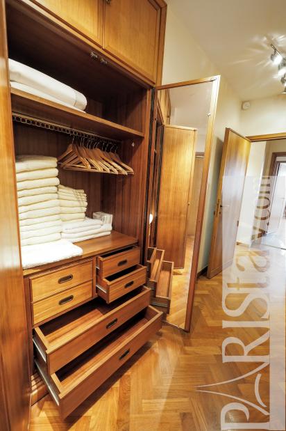 Walk-in wardrobe