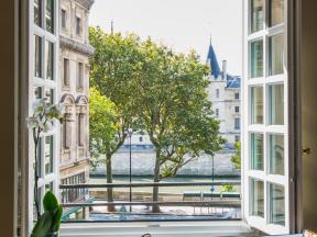 Rivoli Seine view