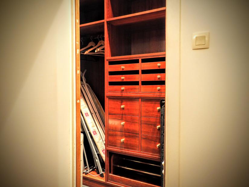 Walk-in wardrobe