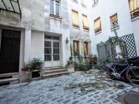 Marais Rosiers 1BR