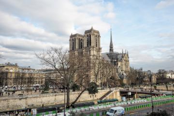 Apartment Studio with view on Notre Dame
