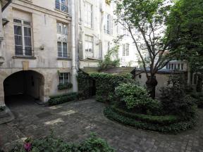 Ile Saint Louis duplex