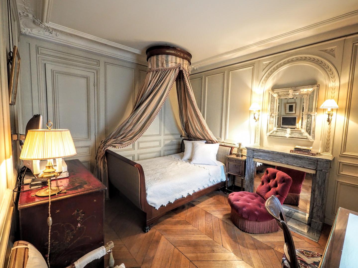 Apartments in Paris 2 bedroom apartment rental Louvre museum