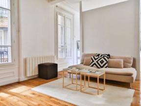 Breteuil spacious studio