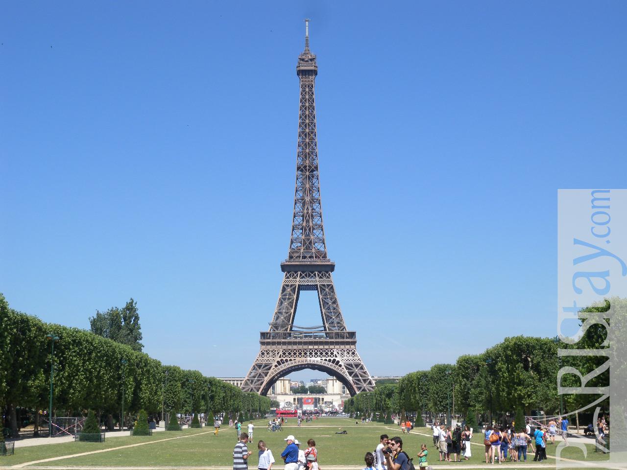 Paris location meublée type T2 Bourdonnais Eiffel Tower 1 ...