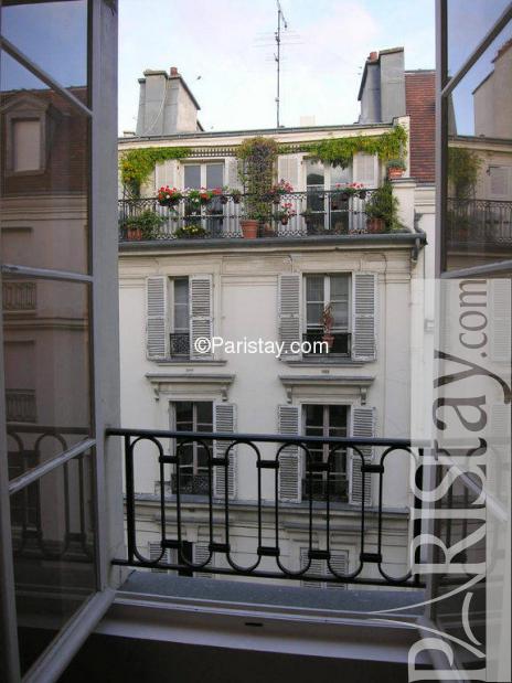 Place des Vosges Marais 2 Bedrooms 18371